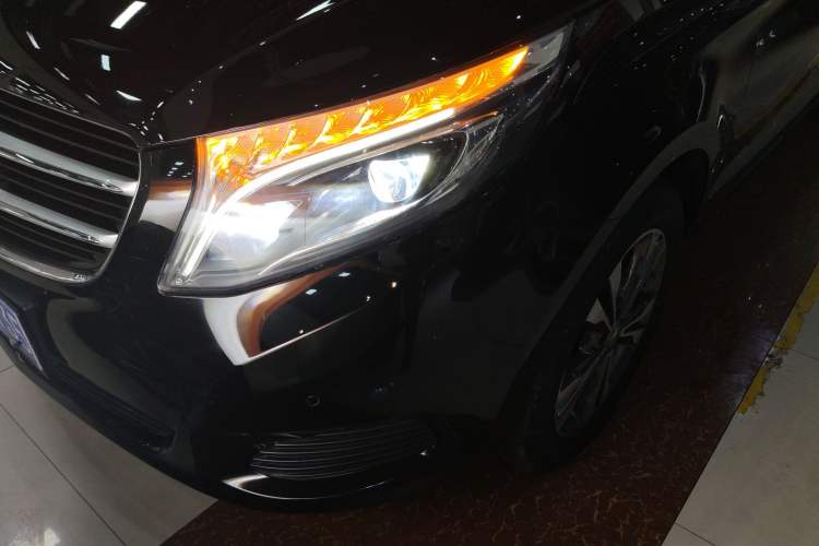 Used Mercedes-Benz V-Class 2017 V 260 Avantgarde Edition Left Front Headlight