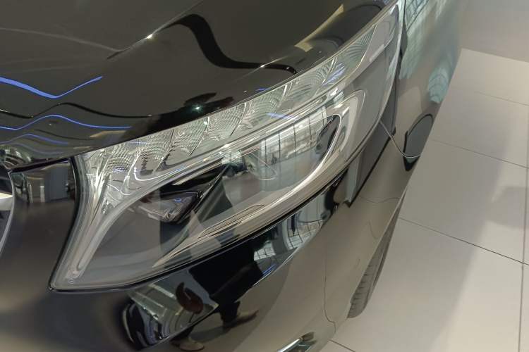 Used Mercedes-Benz V-Class 2017 V 260 L Prestige Extended Edition Left Front Headlight
