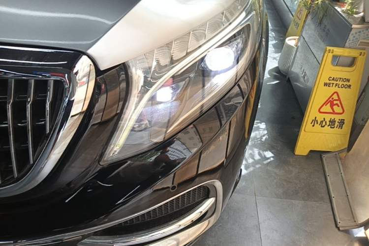 Used Mercedes-Benz V-Class 2017 V 260 Avantgarde Edition Left Front Headlight