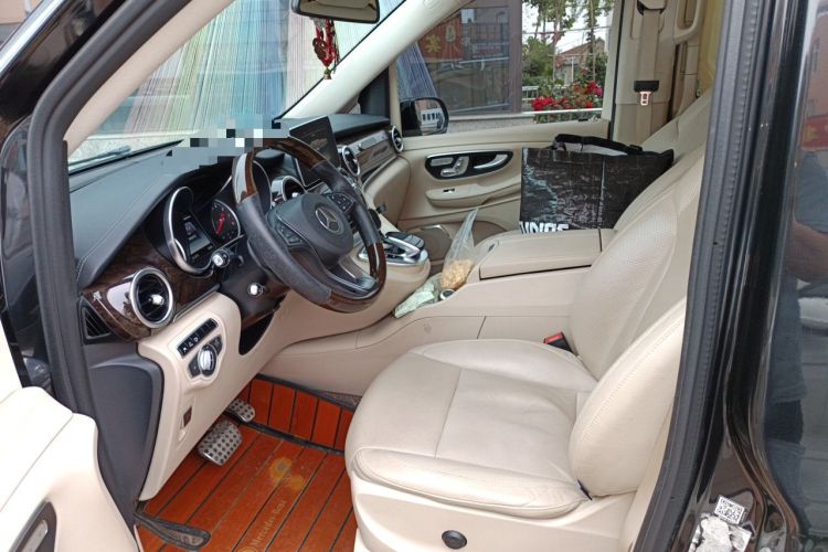 Used Mercedes-Benz V-Class 2017 V 260 L Prestige Extended Edition Left Front Seat