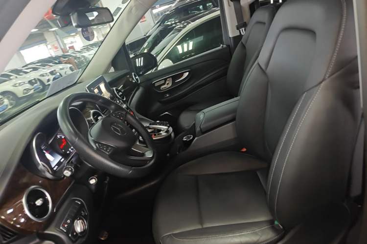 Used Mercedes-Benz V-Class 2017 V 260 L Prestige Extended Edition Left Front Seat