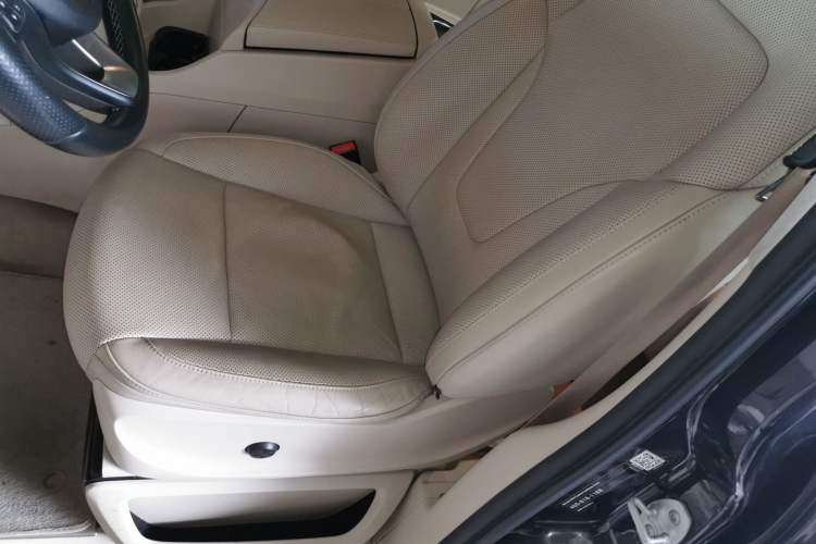 Used Mercedes-Benz V-Class 2017 V 260 L Prestige Extended Edition Left Front Seat