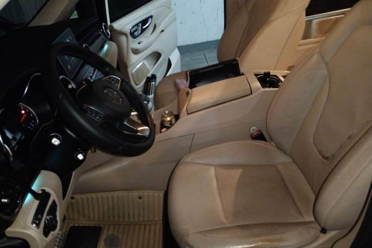 Used Mercedes-Benz V-Class 2017 V 260 L Prestige Extended Edition Left Front Seat