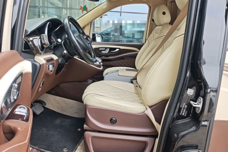 Used Mercedes-Benz V-Class 2017 V 260 Avantgarde Edition Left Front Seat