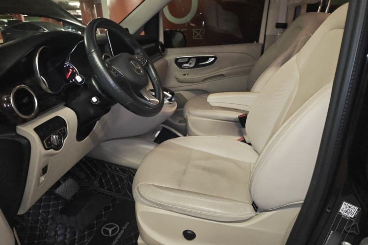 Used Mercedes-Benz V-Class 2017 V 260 Avantgarde Edition Left Front Seat