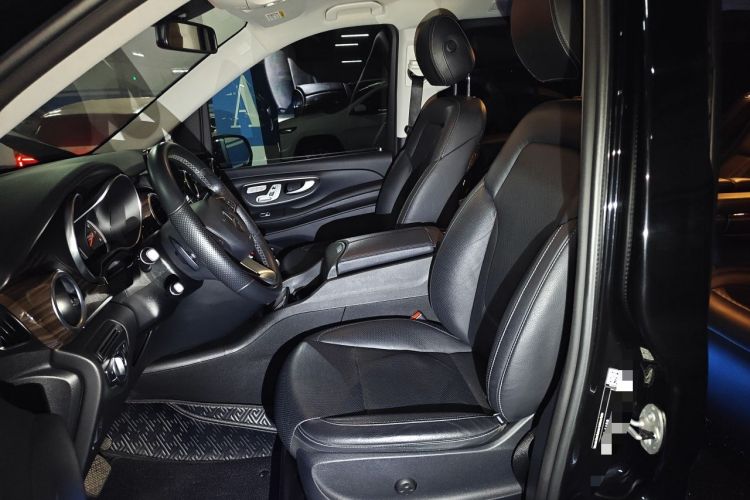 Used Mercedes-Benz V-Class 2017 V 260 Avantgarde Edition Left Front Seat