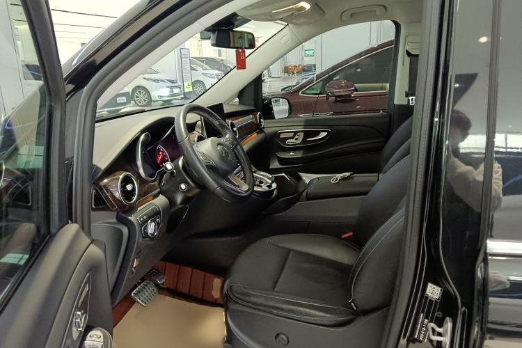 Used Mercedes-Benz V-Class 2017 V 260 L Prestige Extended Edition Left Front Seat