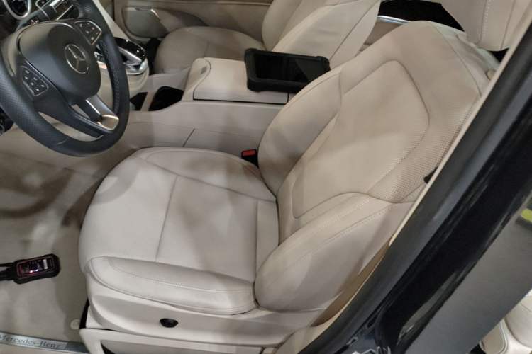 Used Mercedes-Benz V-Class 2017 V 260 L Prestige Extended Edition Left Front Seat