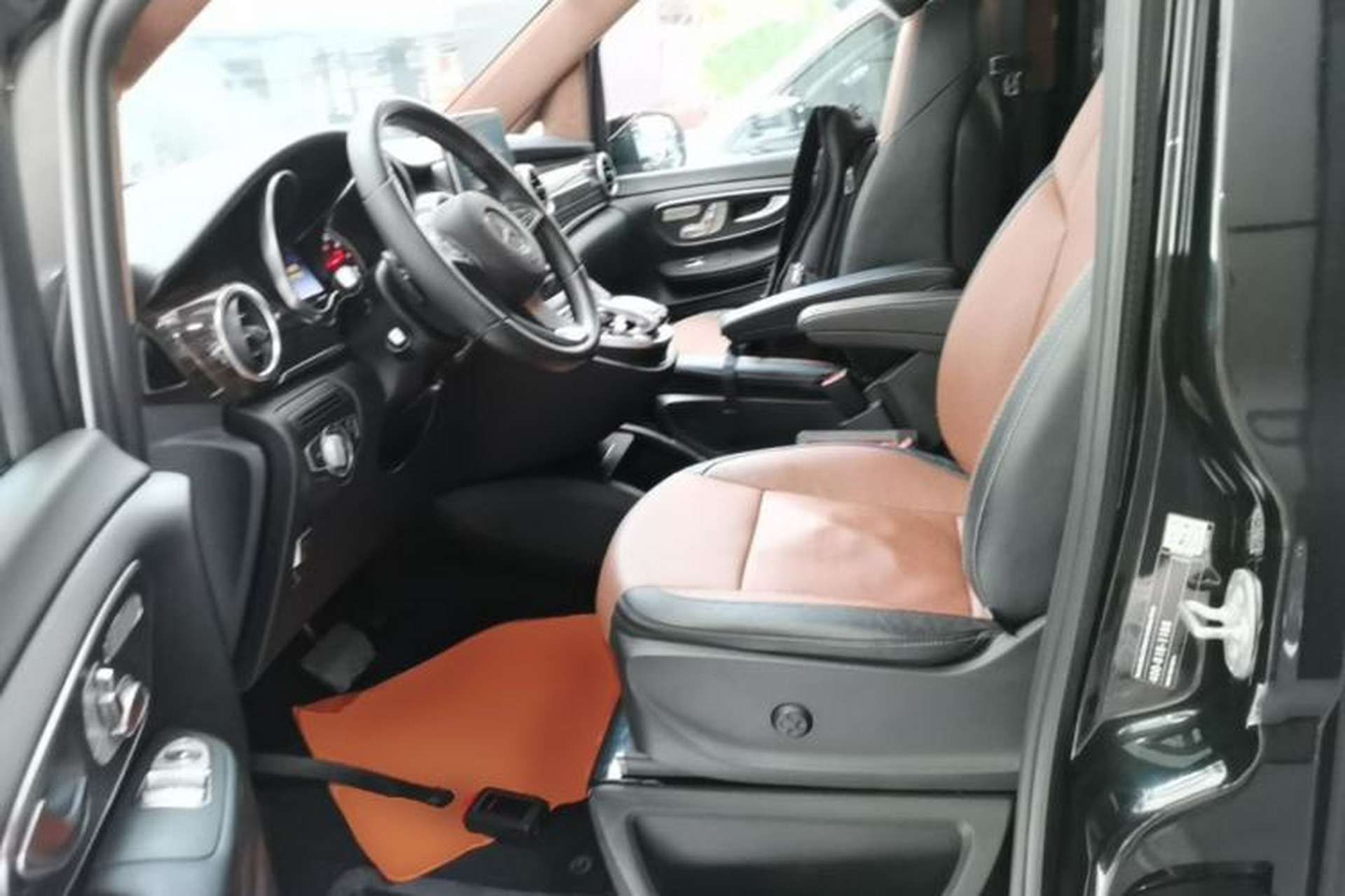 Used Mercedes-Benz V-Class 2017 V 260 Avantgarde Edition Left Front Seat