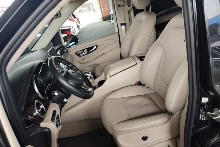 Used Mercedes-Benz V-Class 2017 V 260 L Prestige Extended Edition Left Front Seat