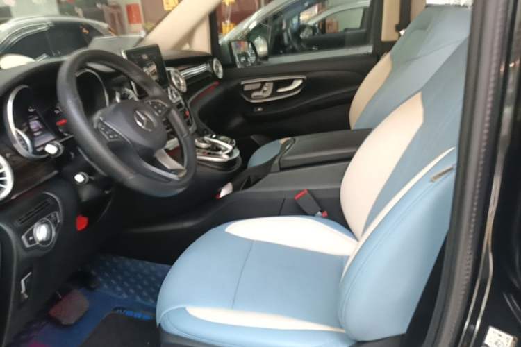 Used Mercedes-Benz V-Class 2017 V 260 Avantgarde Edition Left Front Seat