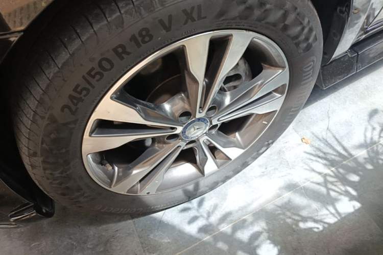 Used Mercedes-Benz V-Class 2017 V 260 Avantgarde Edition Left Front Wheel Hub