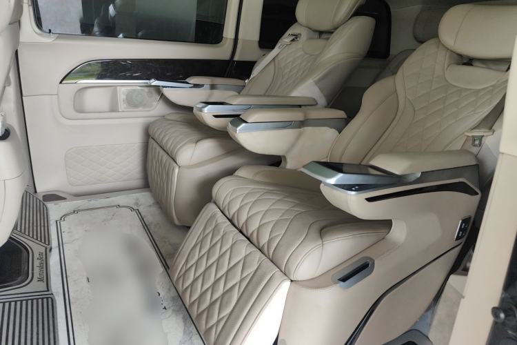 Used Mercedes-Benz V-Class 2017 V 260 L Prestige Extended Edition Left Rear Seat