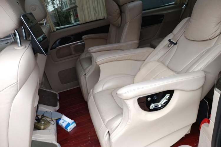 Used Mercedes-Benz V-Class 2017 V 260 L Prestige Extended Edition Left Rear Seat
