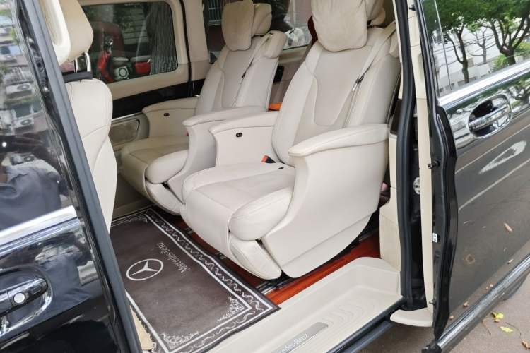 Used Mercedes-Benz V-Class 2017 V 260 L Prestige Extended Edition Left Rear Seat