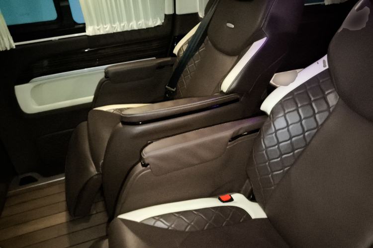 Used Mercedes-Benz V-Class 2017 2.0T Basic Extended Middle East Left Rear Seat