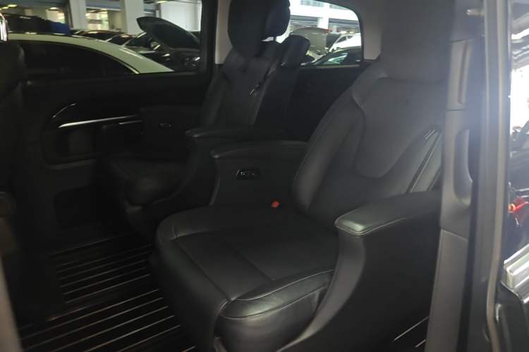 Used Mercedes-Benz V-Class 2017 V 260 L Prestige Extended Edition Left Rear Seat