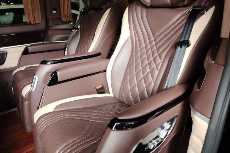 Used Mercedes-Benz V-Class 2017 V 260 Prestige Edition Left Rear Seat