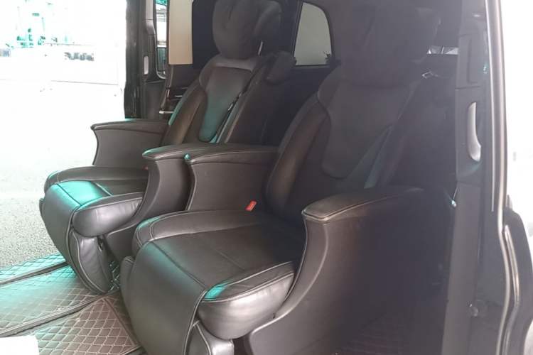 Used Mercedes-Benz V-Class 2017 V 260 L Prestige Extended Edition Left Rear Seat