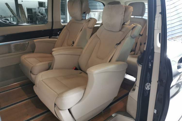 Used Mercedes-Benz V-Class 2017 V 260 L Prestige Extended Edition Left Rear Seat