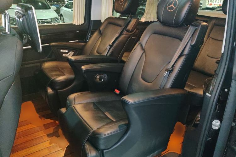 Used Mercedes-Benz V-Class 2017 V 260 Avantgarde Edition Left Rear Seat