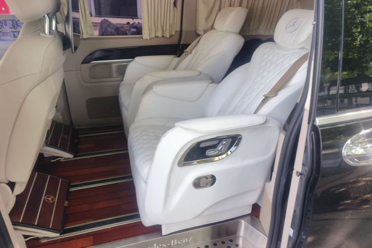 Used Mercedes-Benz V-Class 2017 V 260 L Prestige Extended Edition Left Rear Seat