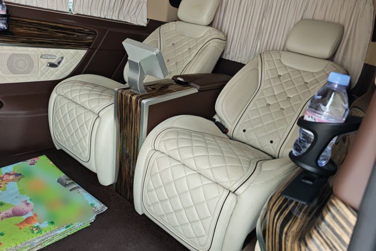 Used Mercedes-Benz V-Class 2017 V 260 Avantgarde Edition Left Rear Seat