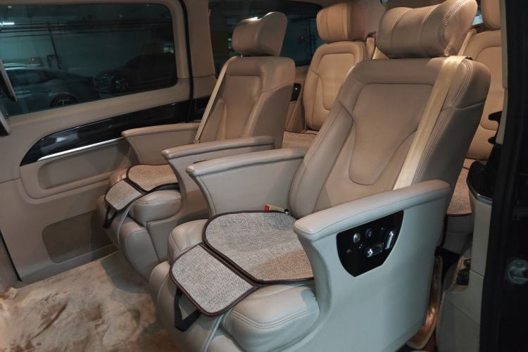 Used Mercedes-Benz V-Class 2017 V 260 Avantgarde Edition Left Rear Seat