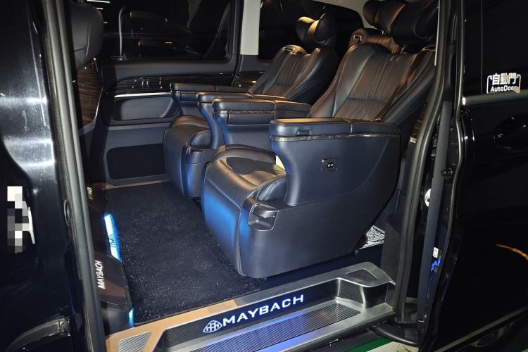 Used Mercedes-Benz V-Class 2017 V 260 Avantgarde Edition Left Rear Seat