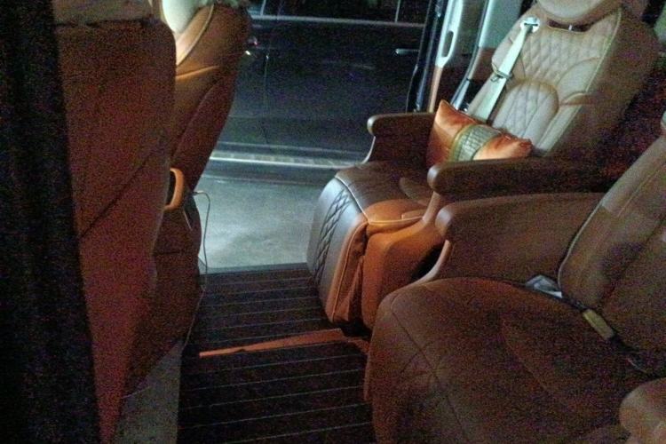 Used Mercedes-Benz V-Class 2017 V 260 Avantgarde Edition Left Rear Seat