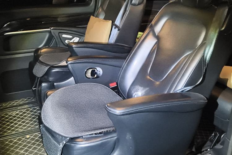 Used Mercedes-Benz V-Class 2017 V 260 Avantgarde Edition Left Rear Seat