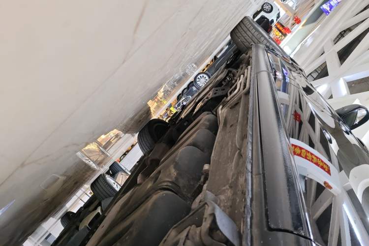 Used Mercedes-Benz V-Class 2017 V 260 Avantgarde Edition Left Side Sill