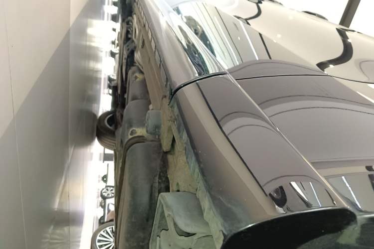 Used Mercedes-Benz V-Class 2017 V 260 L Prestige Extended Edition Left Side Sill