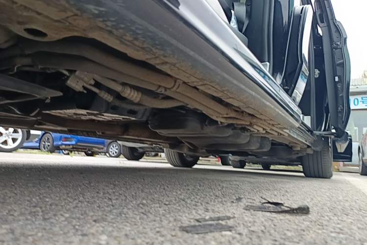 Used Mercedes-Benz V-Class 2017 V 260 L Prestige Extended Edition Left Side Sill