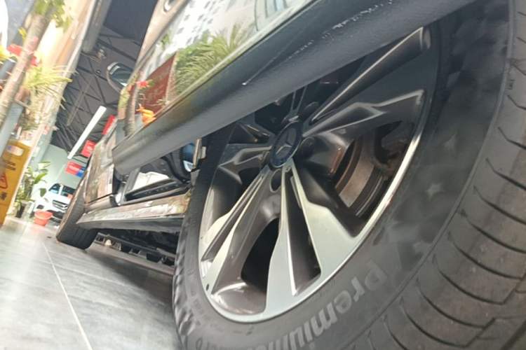 Used Mercedes-Benz V-Class 2017 V 260 Avantgarde Edition Left Side Sill