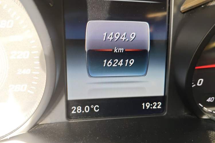 Used Mercedes-Benz V-Class 2017 V 260 Prestige Edition Odometer Close Up