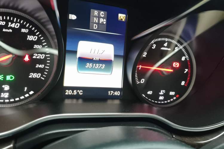 Used Mercedes-Benz V-Class 2017 V 260 L Prestige Extended Edition Odometer Close Up