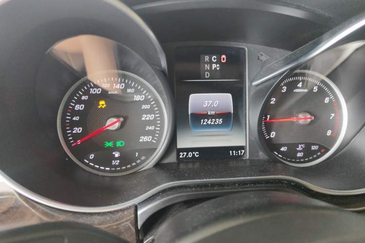 Used Mercedes-Benz V-Class 2017 V 260 L Prestige Extended Edition Odometer Close Up