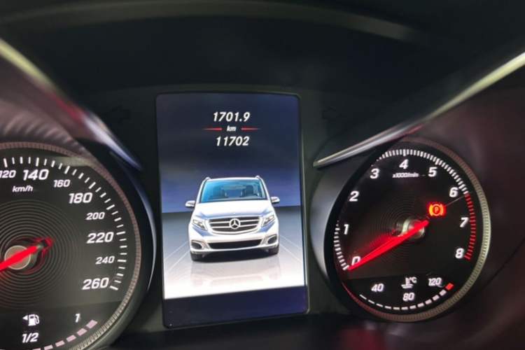 Used Mercedes-Benz V-Class 2017 V 260 L Prestige Extended Edition Odometer Close Up