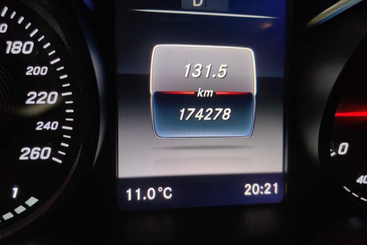 Used Mercedes-Benz V-Class 2017 V 260 L Prestige Extended Edition Odometer Close Up