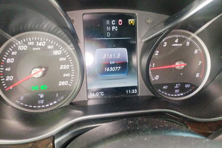 Used Mercedes-Benz V-Class 2017 V 260 Prestige Edition Odometer Close Up