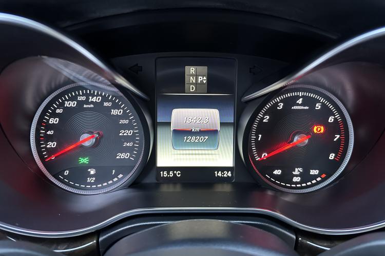 Used Mercedes-Benz V-Class 2017 V 260 Prestige Edition Odometer Close Up