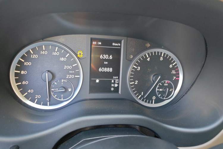 Used Mercedes-Benz V-Class  Odometer Close Up