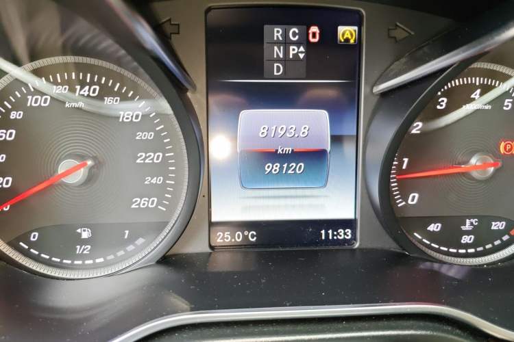 Used Mercedes-Benz V-Class 2017 V 260 L Prestige Extended Edition Odometer Close Up