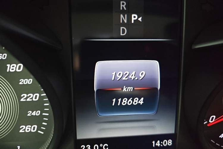 Used Mercedes-Benz V-Class 2017 V 260 L Prestige Extended Edition Odometer Close Up