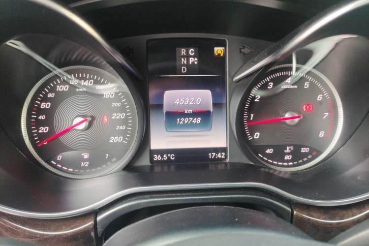 Used Mercedes-Benz V-Class 2017 V 260 L Prestige Extended Edition Odometer Close Up