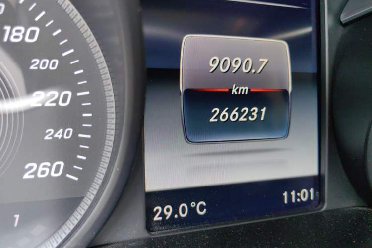 Used Mercedes-Benz V-Class 2017 V 260 L Prestige Extended Edition Odometer Close Up