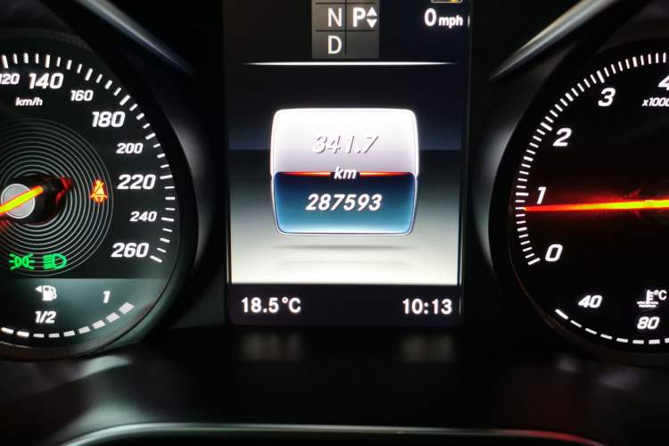 Used Mercedes-Benz V-Class 2017 V 260 L Prestige Extended Edition Odometer Close Up