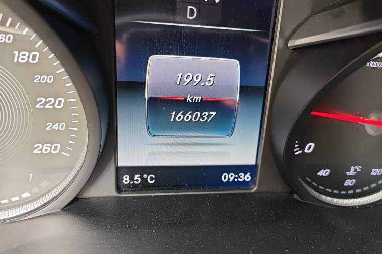 Used Mercedes-Benz V-Class 2017 V 260 L Prestige Extended Edition Odometer Close Up