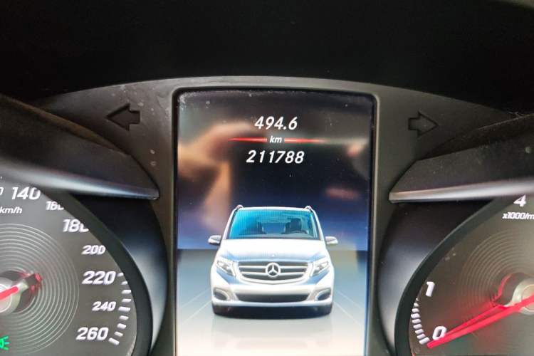 Used Mercedes-Benz V-Class 2017 V 260 Prestige Edition Odometer Close Up